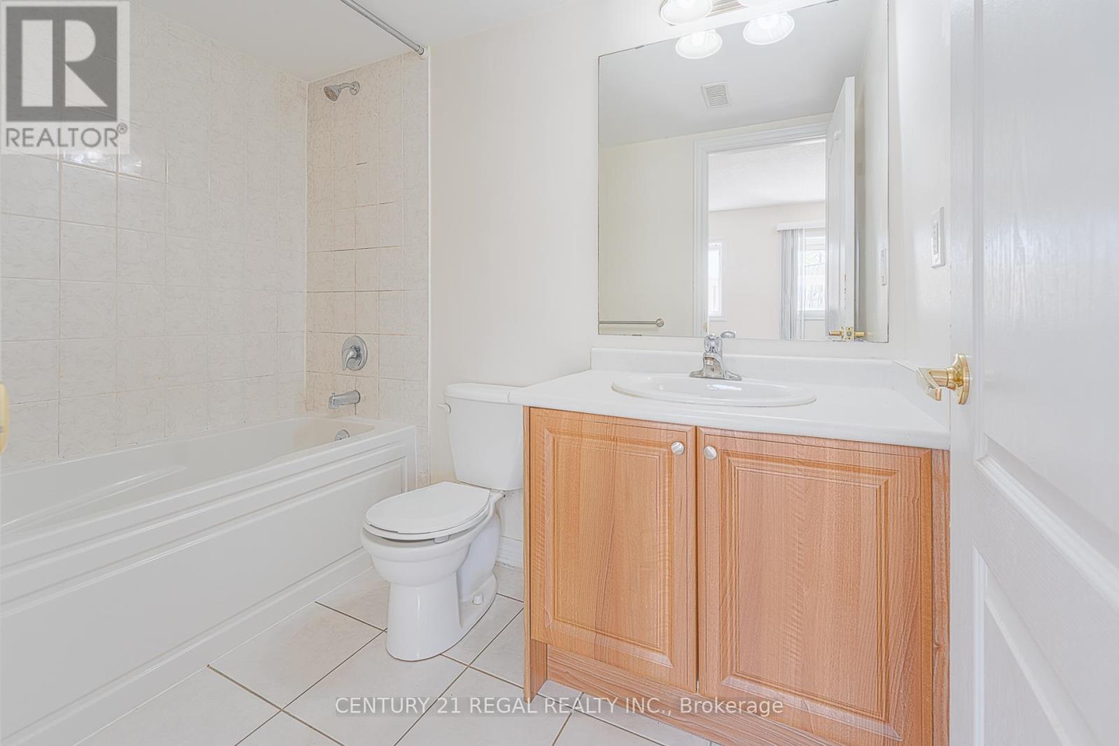 27 Belanger Crescent S, Toronto, Ontario  M1L 0H3 - Photo 9 - E13090156