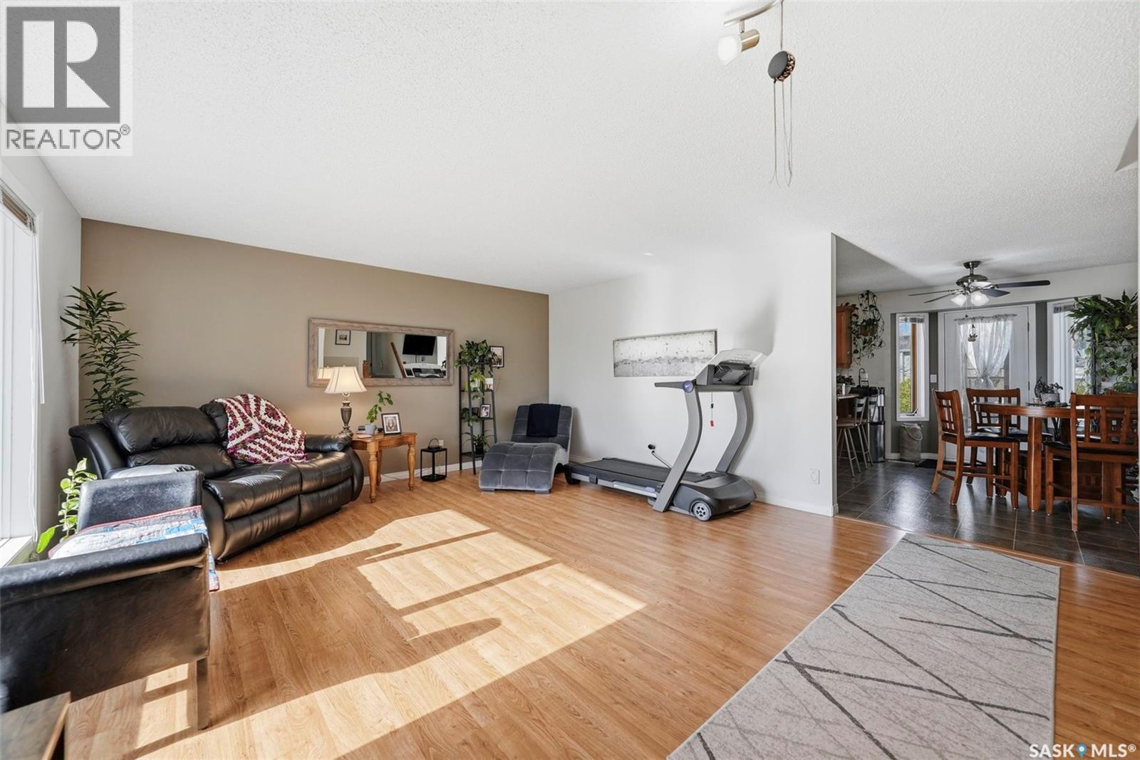 218 Ward Court, Saskatoon, Saskatchewan  S7L 6Z9 - Photo 3 - SK035801