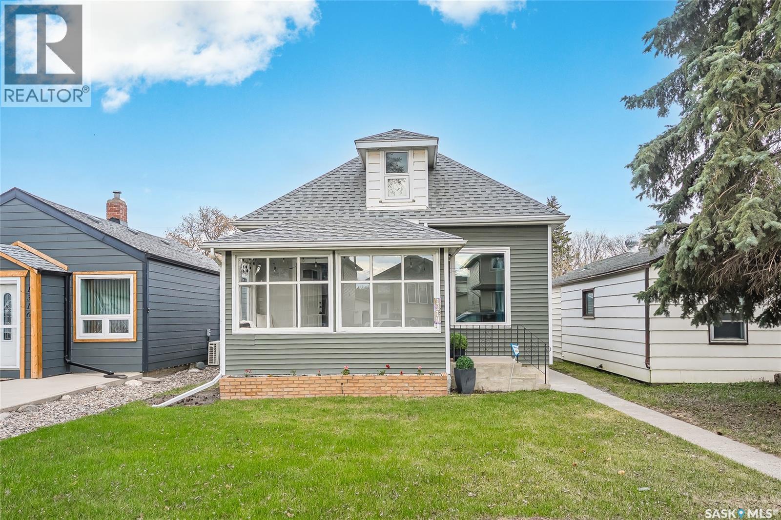 1314 6th Avenue N, Saskatoon, Saskatchewan  S7K 2T8 - Photo 1 - SK035768