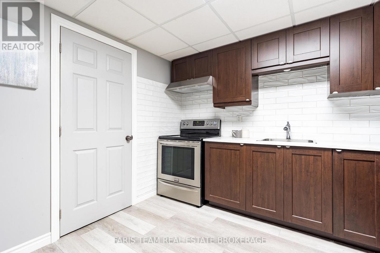 9 Broadpoint Street, Wasaga Beach, Ontario  L9Z 3B8 - Photo 18 - S13044318