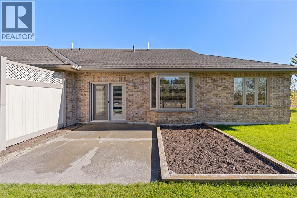 5969 Townsend Line Unit# 15, Lambton Shores, Ontario  N0N 1J0 - Photo 11 - 26010996