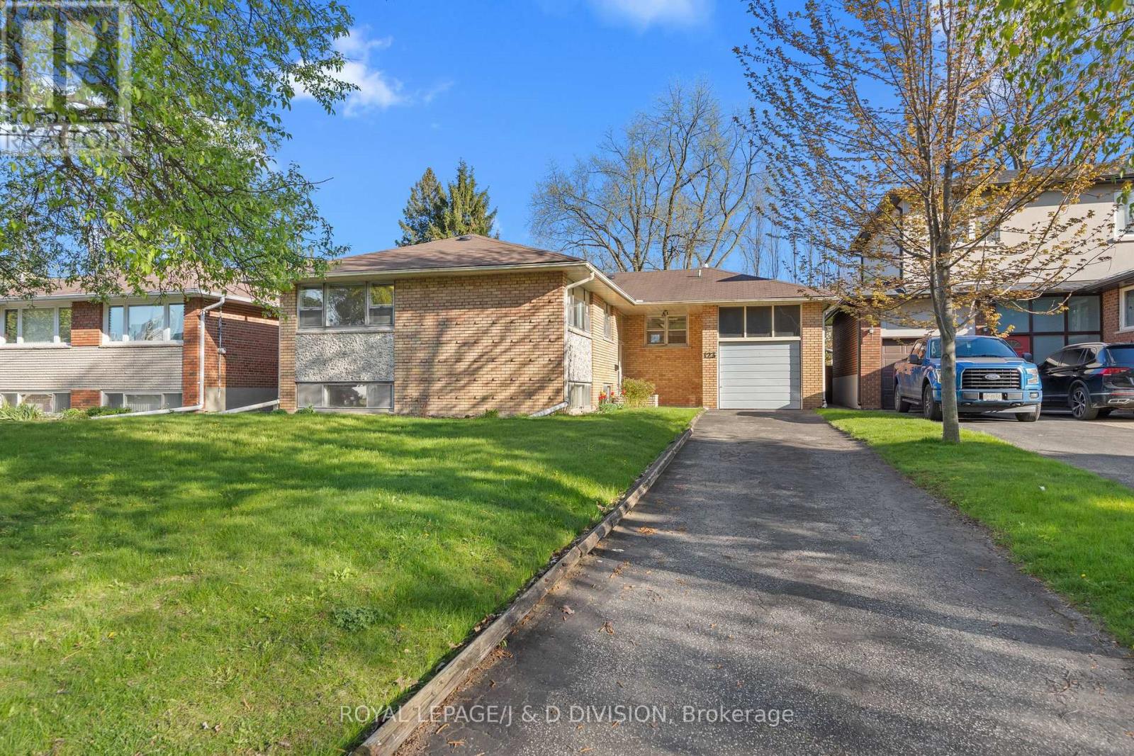 123 BETTY ANN DRIVE, Toronto, Ontario