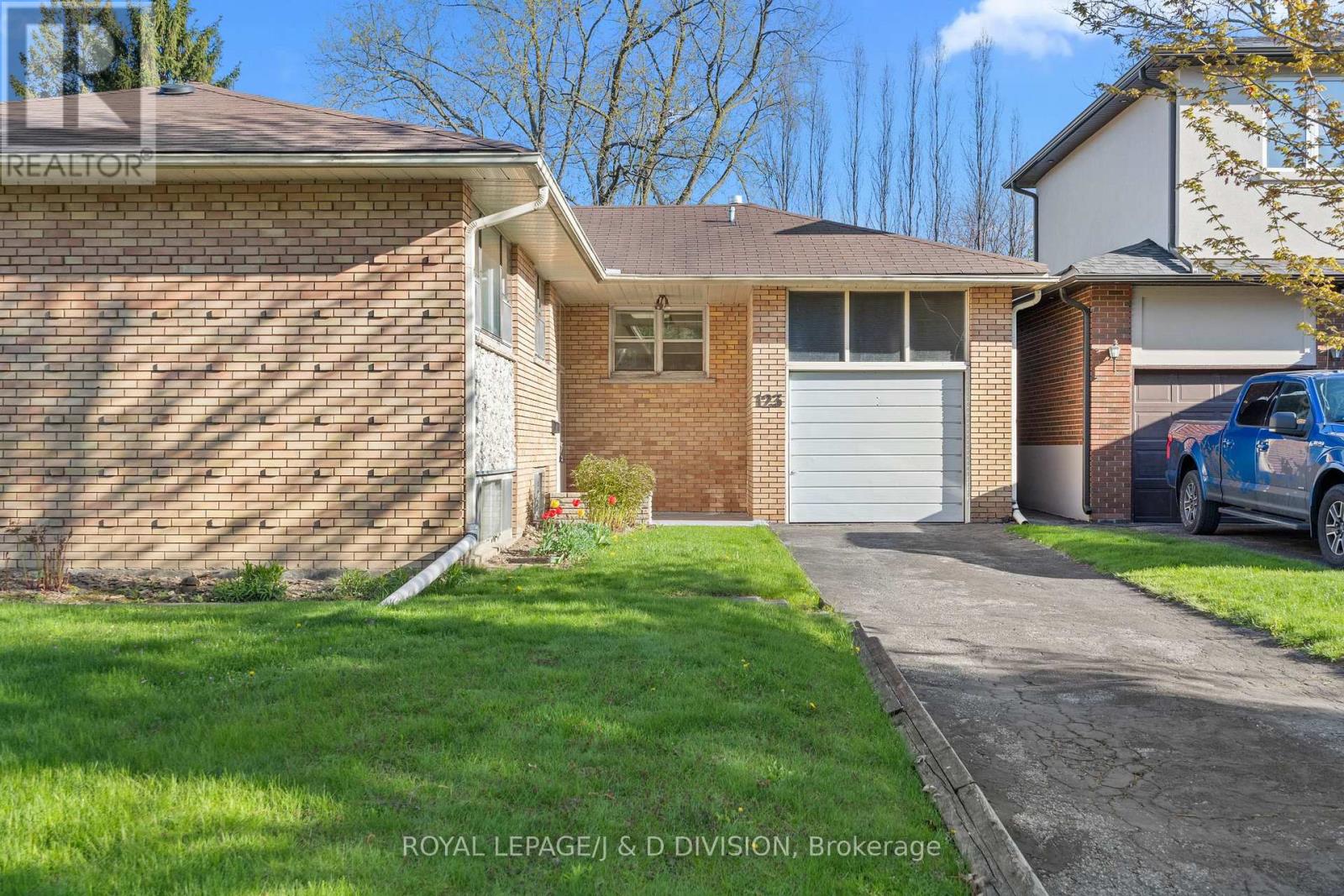 123 Betty Ann Drive, Toronto, Ontario  M2N 1X3 - Photo 2 - C13121784