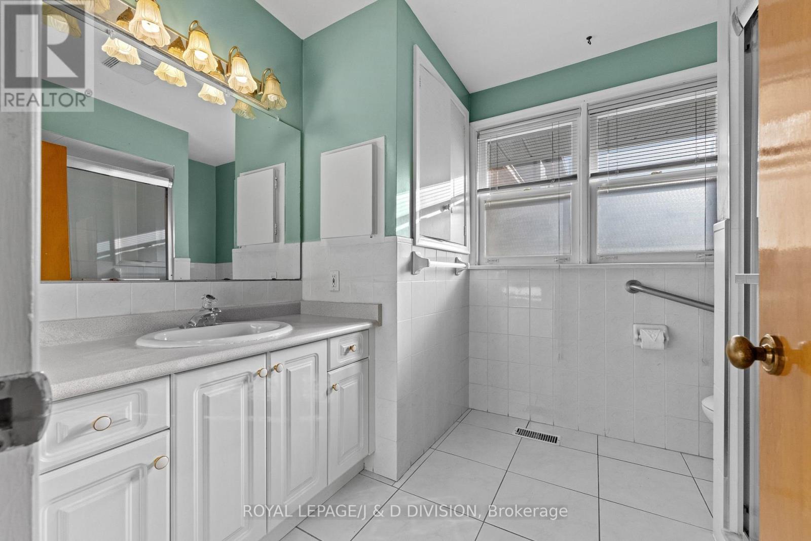 123 Betty Ann Drive, Toronto, Ontario  M2N 1X3 - Photo 20 - C13121784