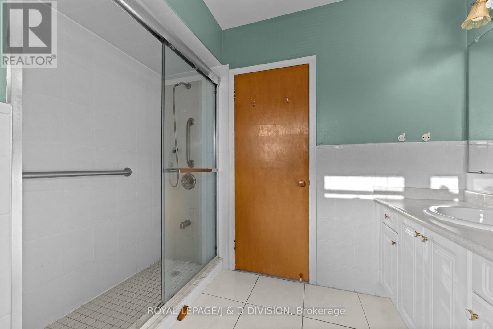 123 Betty Ann Drive, Toronto, Ontario  M2N 1X3 - Photo 21 - C13121784
