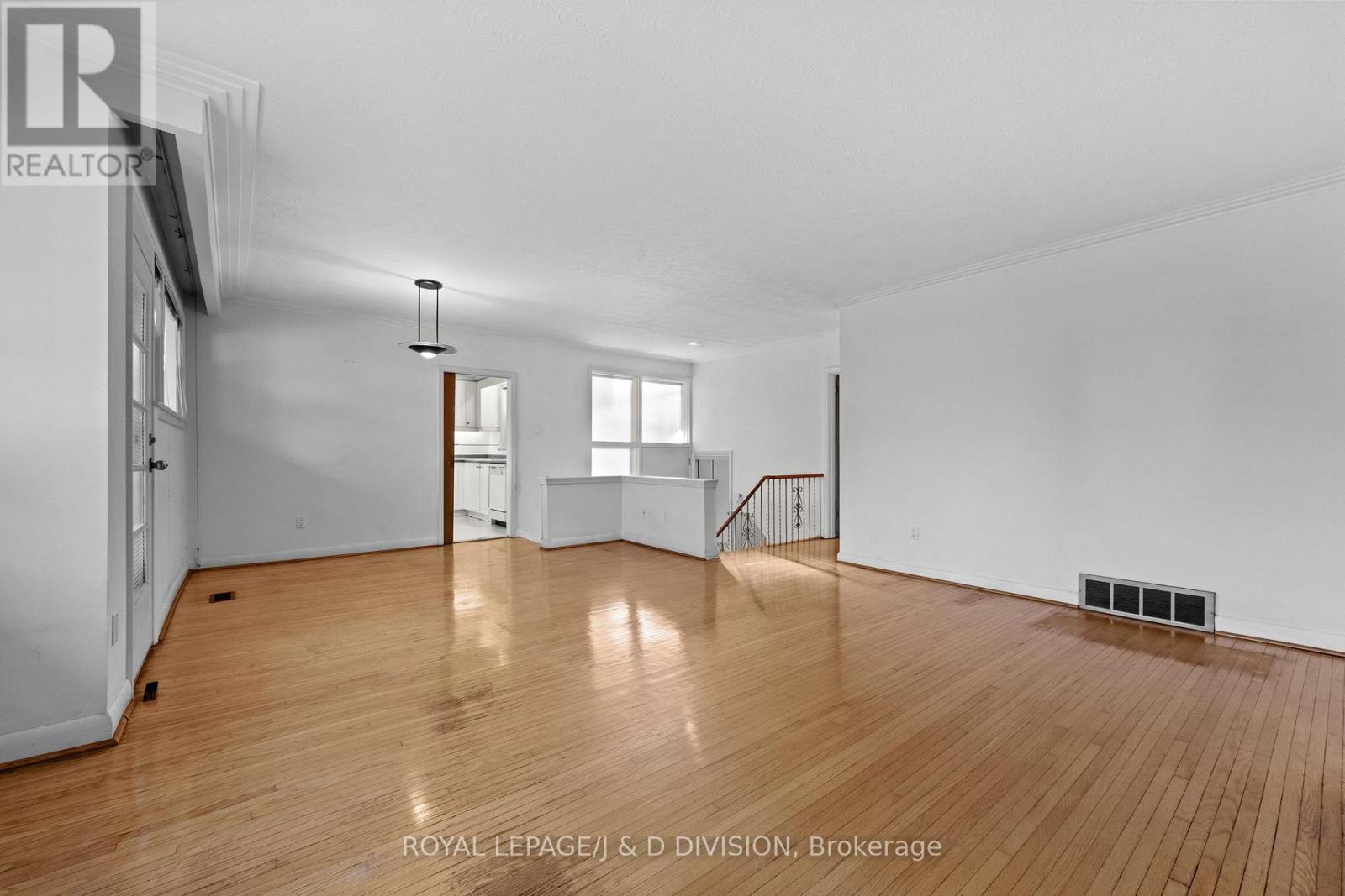 123 Betty Ann Drive, Toronto, Ontario  M2N 1X3 - Photo 8 - C13121784