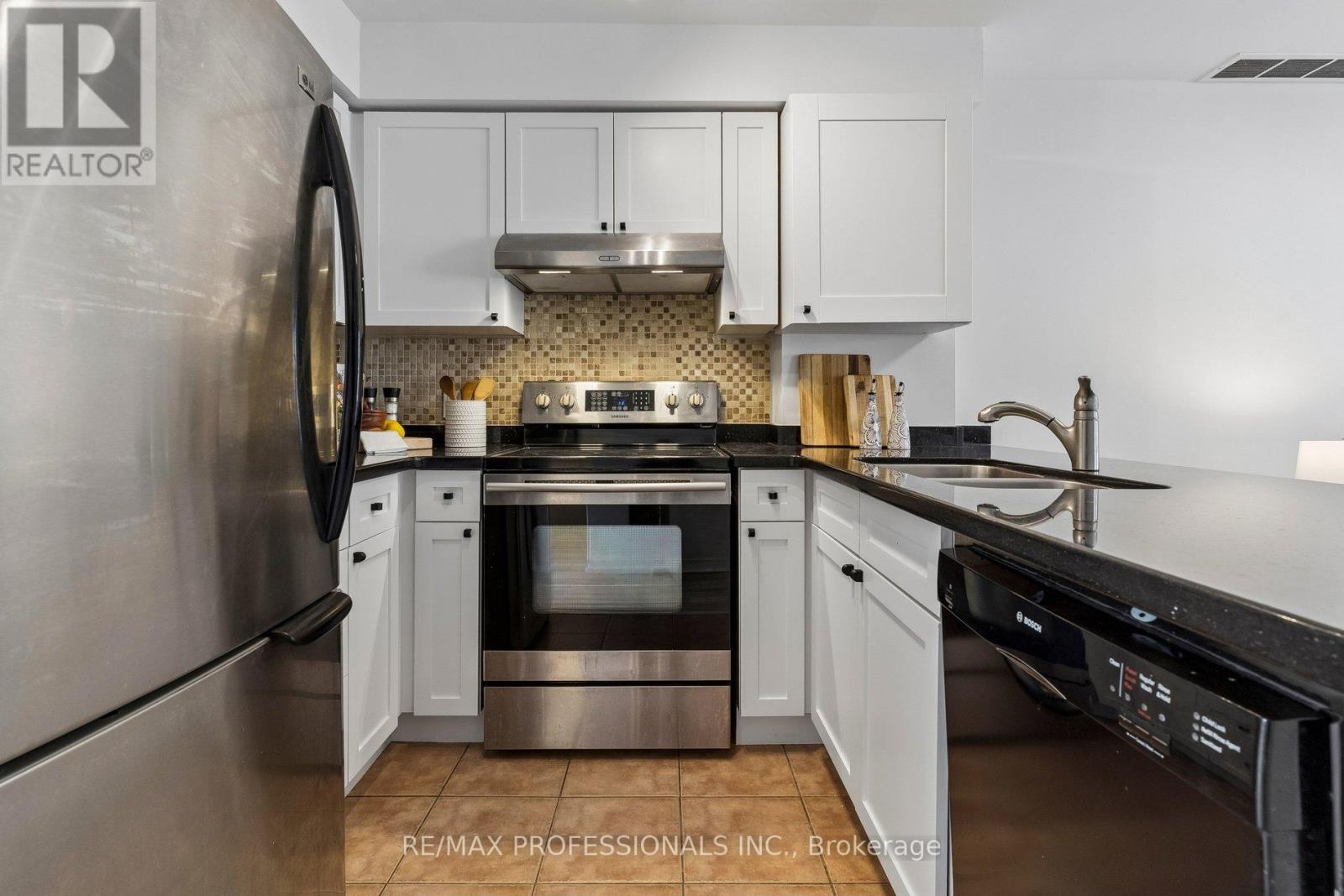 2010 - 12 Sudbury Street, Toronto, Ontario  M6J 3W7 - Photo 17 - C13121908