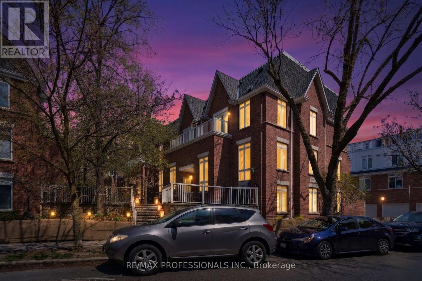 2010 - 12 Sudbury Street, Toronto, Ontario  M6J 3W7 - Photo 2 - C13121908