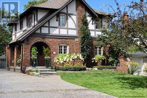 47 LAWRENCE CRESCENT, Toronto, Ontario