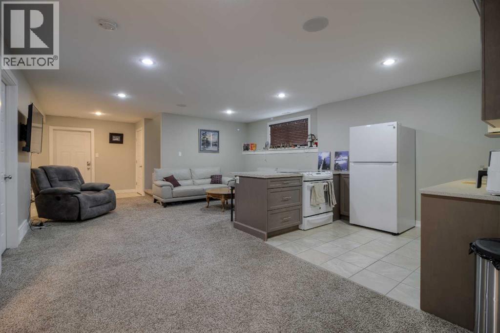 541 Aquitania Boulevard W, Lethbridge, Alberta  T1J 5G7 - Photo 43 - A2272884