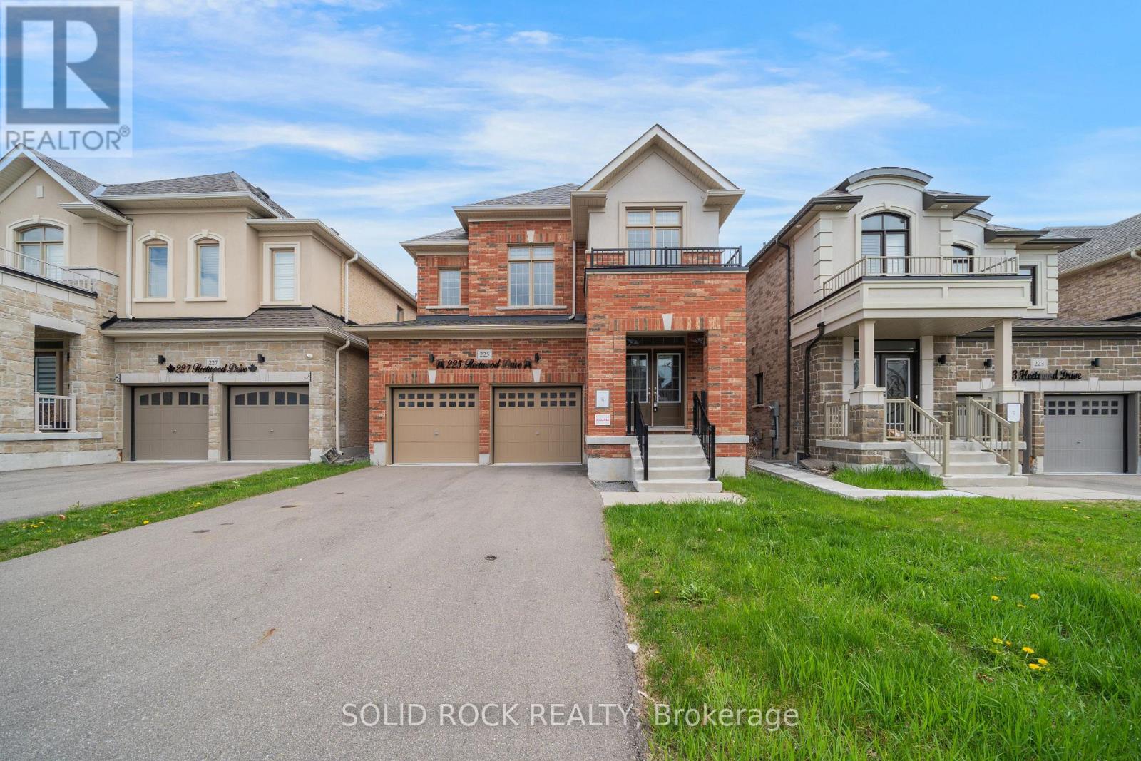 225 FLEETWOOD DRIVE, Oshawa, Ontario