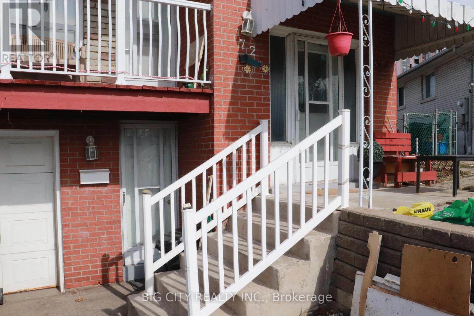 LOWER - 72 HEPSCOTT TERRACE