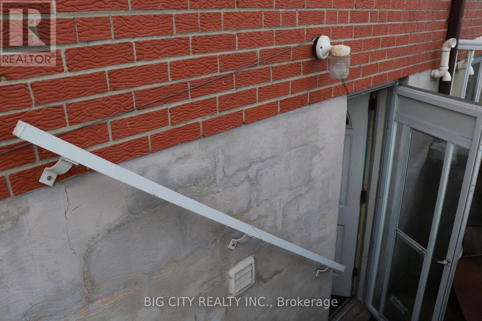LOWER - 72 HEPSCOTT TERRACE - Photo 8