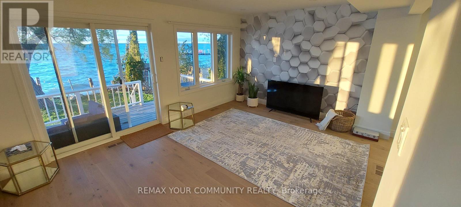 228 Lake Drive, Georgina, Ontario  L4P 3E9 - Photo 3 - N13121890