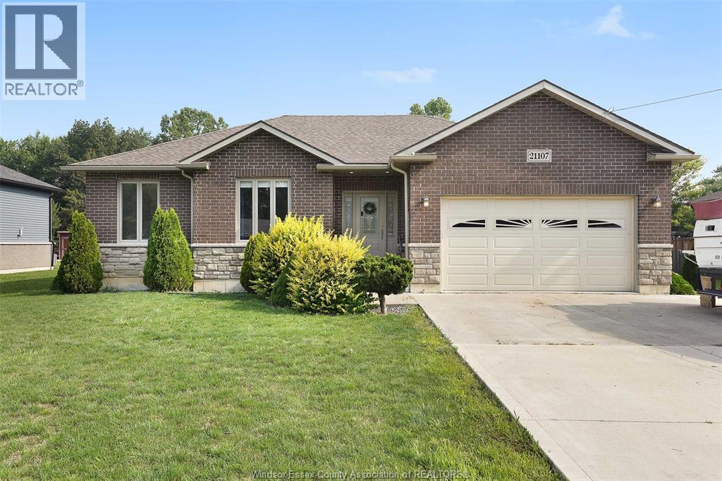21107 Mclean Road, Wheatley, Ontario  N0P 2P0 - Photo 2 - 26011018