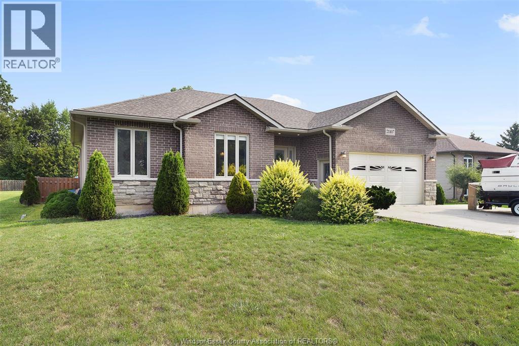 21107 Mclean Road, Wheatley, Ontario  N0P 2P0 - Photo 3 - 26011018