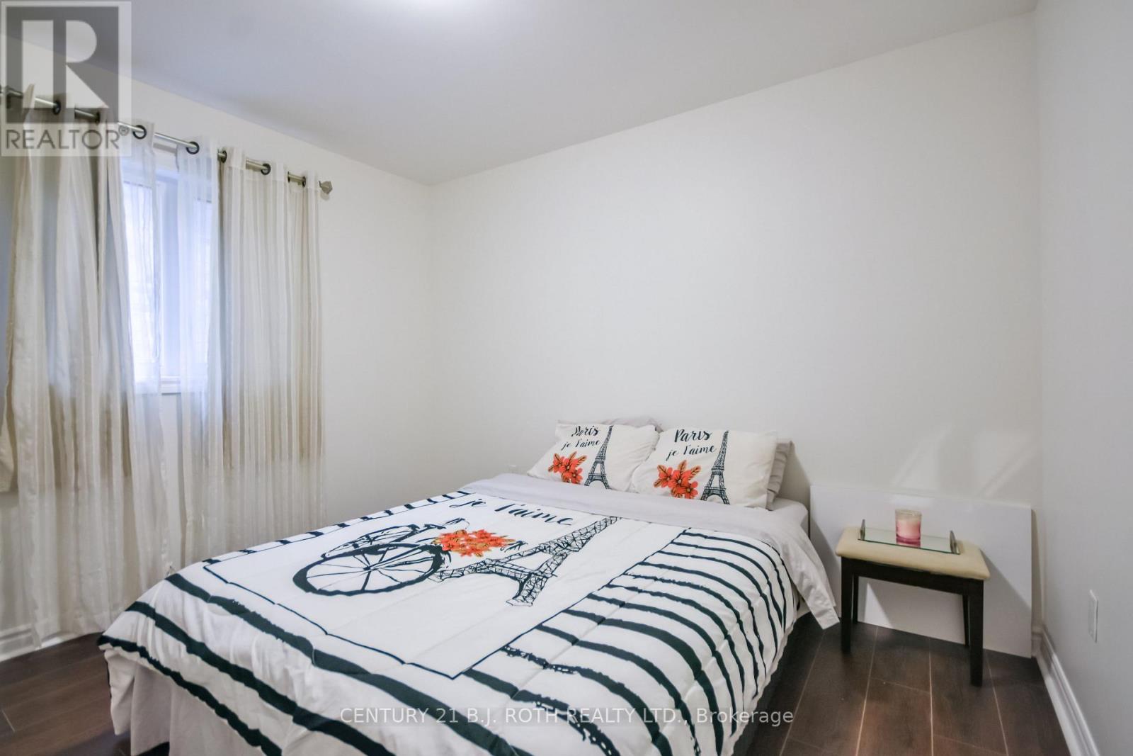 5 Cypress Point Street, Barrie (Ardagh), Ontario  L4N 6J9 - Photo 9 - S13121958