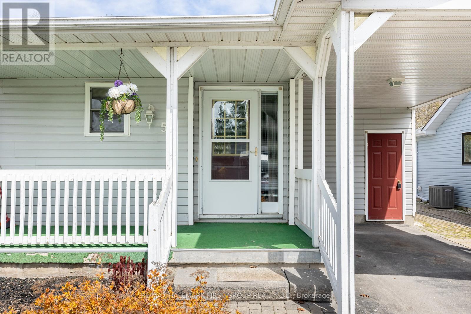 5a Fairway Drive, Clarington, Ontario  L1B 1B6 - Photo 4 - E12712974