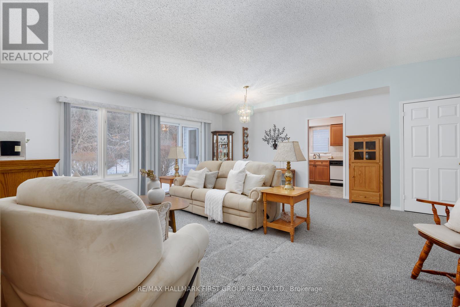 5a Fairway Drive, Clarington, Ontario  L1B 1B6 - Photo 7 - E12712974