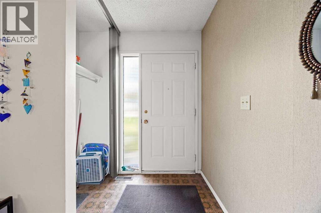 8, 4940 39 Avenue Sw, Calgary, Alberta  T3E 6M7 - Photo 2 - A2310774