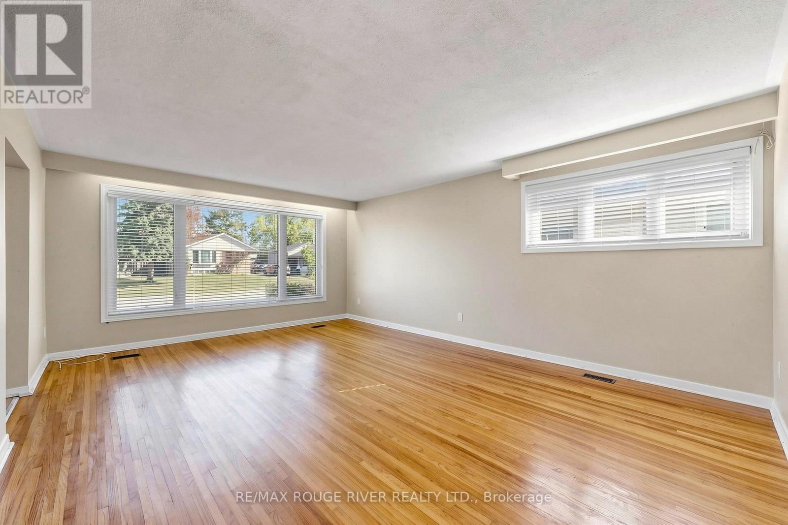 102 Taysham Crescent, Toronto, Ontario  M9V 1X3 - Photo 12 - W13121684