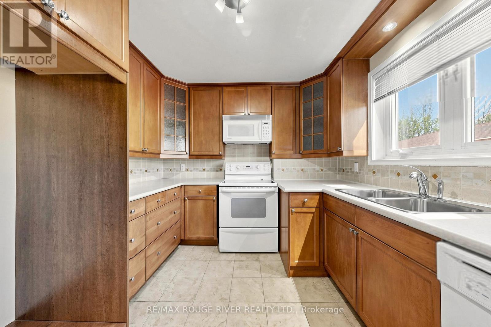 102 Taysham Crescent, Toronto, Ontario  M9V 1X3 - Photo 14 - W13121684