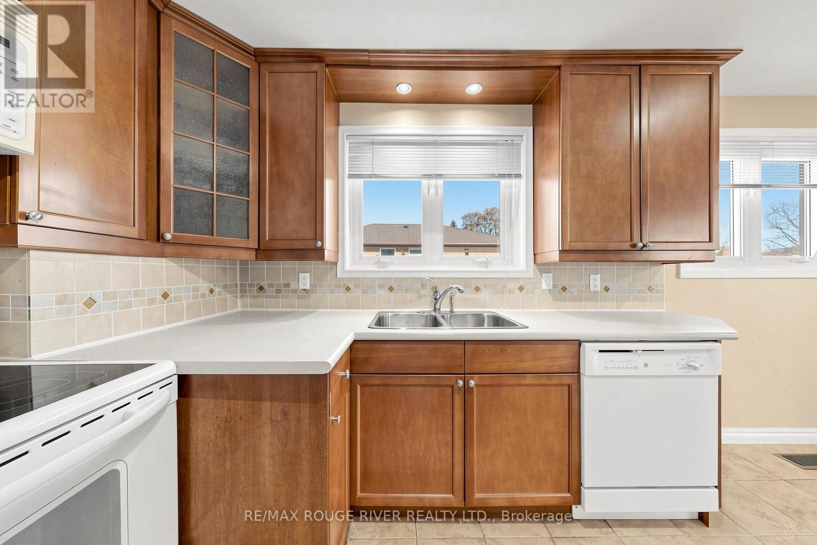 102 Taysham Crescent, Toronto, Ontario  M9V 1X3 - Photo 15 - W13121684