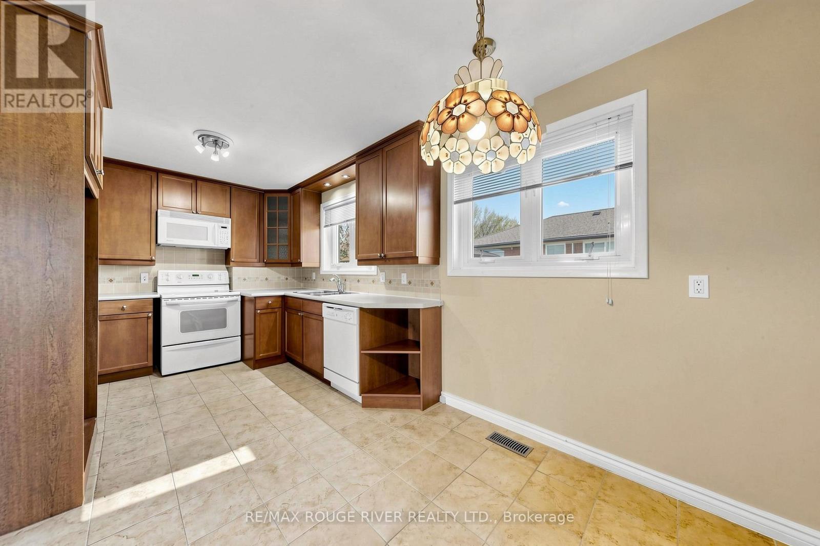 102 Taysham Crescent, Toronto, Ontario  M9V 1X3 - Photo 16 - W13121684