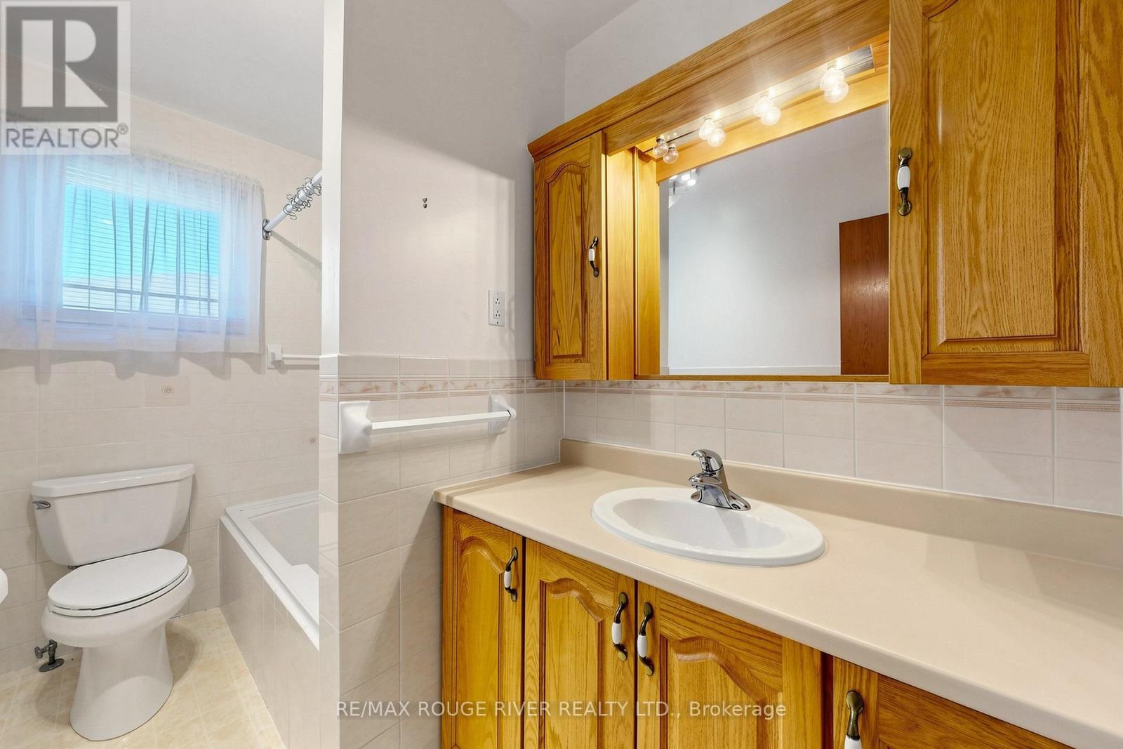 102 Taysham Crescent, Toronto, Ontario  M9V 1X3 - Photo 23 - W13121684