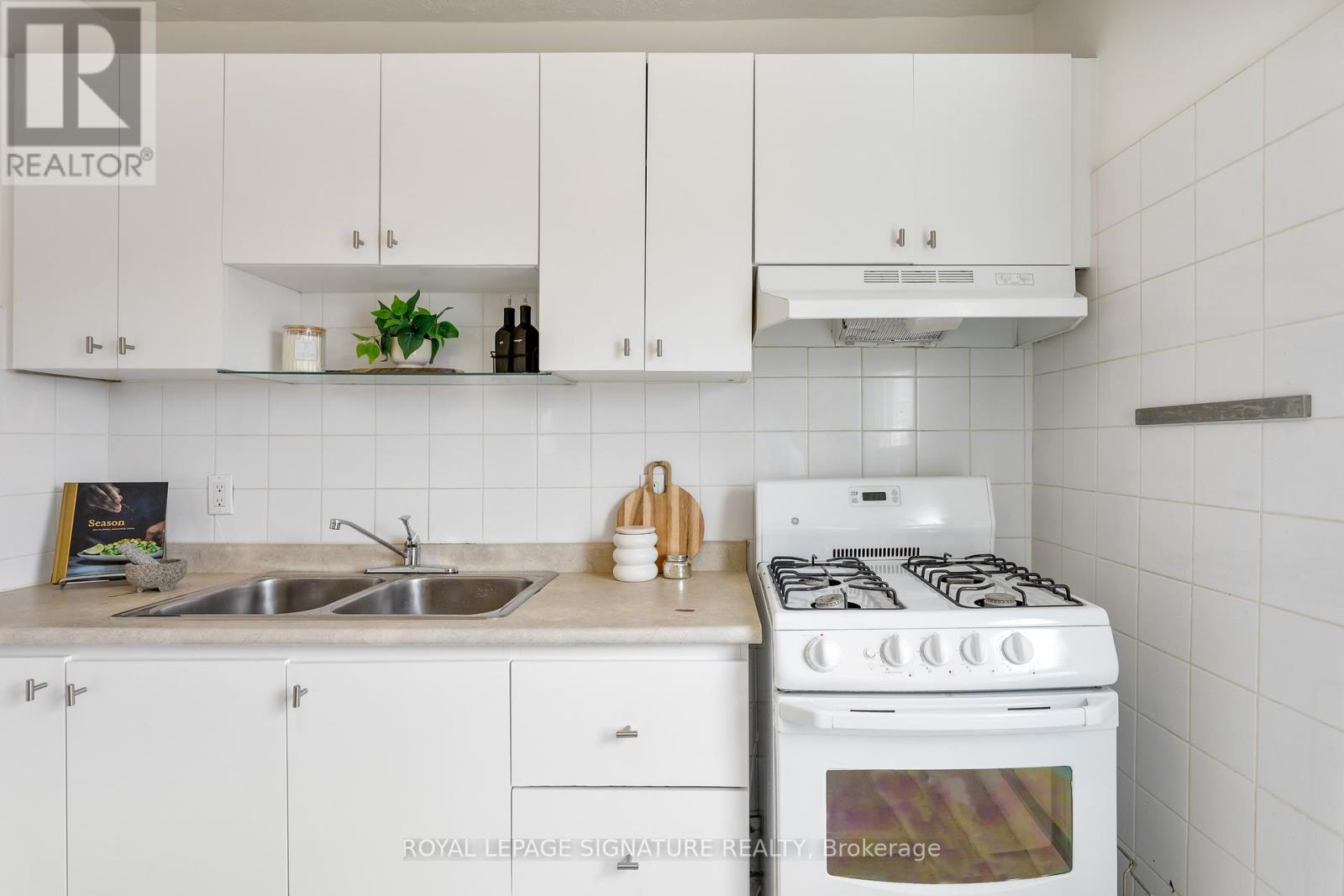 38 Wiltshire Avenue, Toronto, Ontario  M6N 2V9 - Photo 37 - W13121732