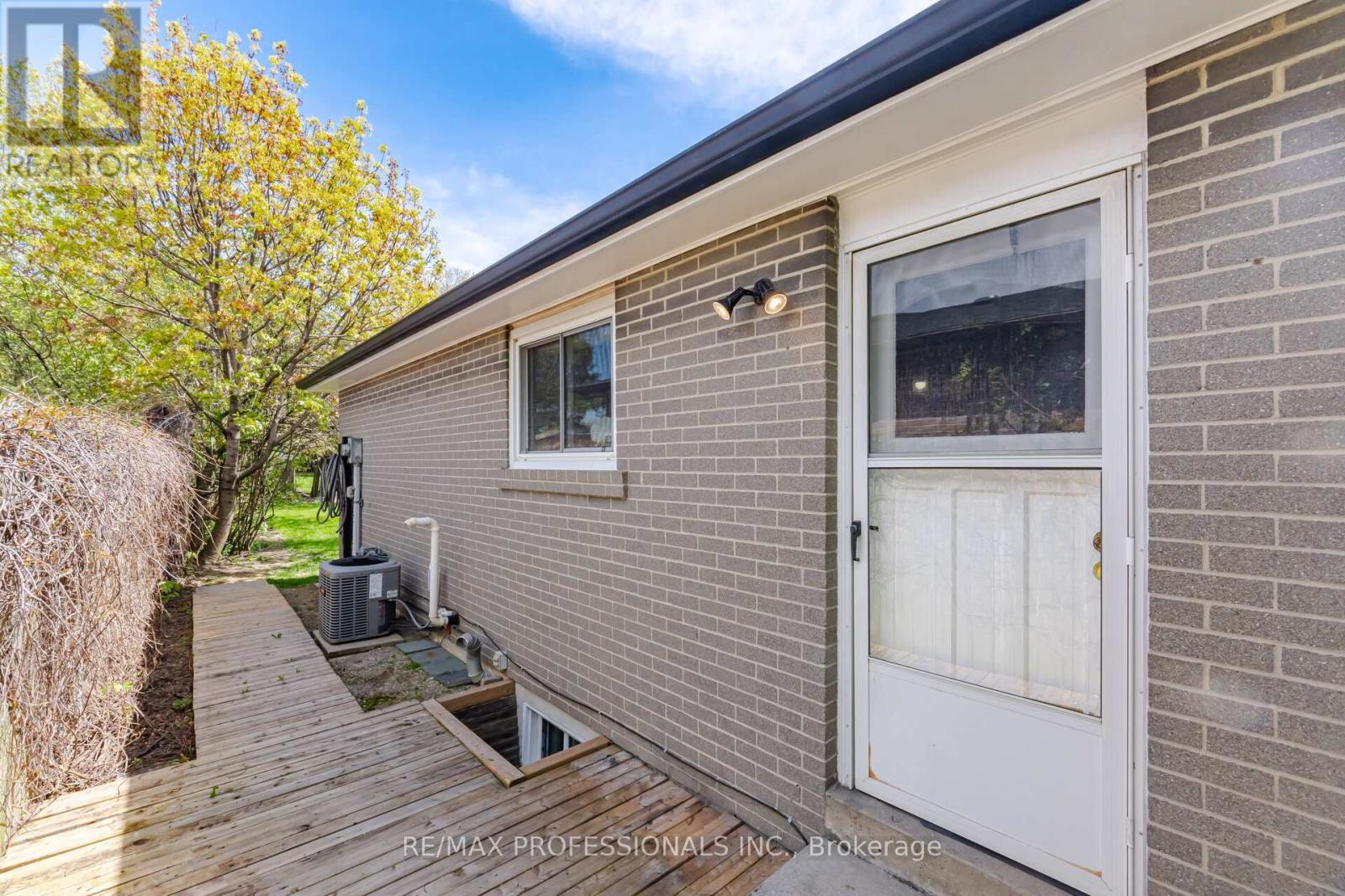 5 Flavian Crescent, Brampton, Ontario  L6T 3P2 - Photo 44 - W13121740