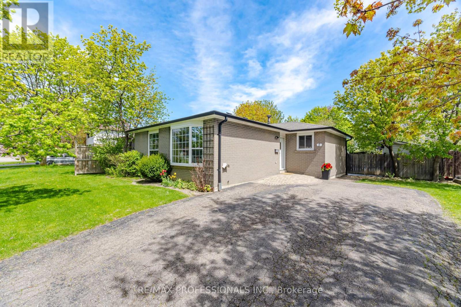 5 Flavian Crescent, Brampton, Ontario  L6T 3P2 - Photo 5 - W13121740