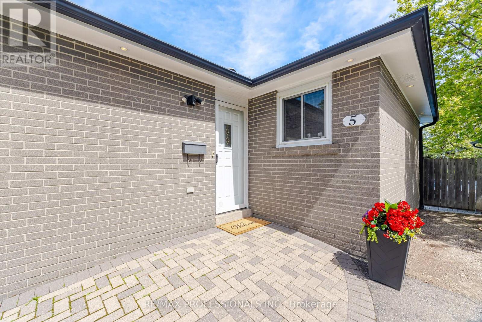 5 Flavian Crescent, Brampton, Ontario  L6T 3P2 - Photo 6 - W13121740