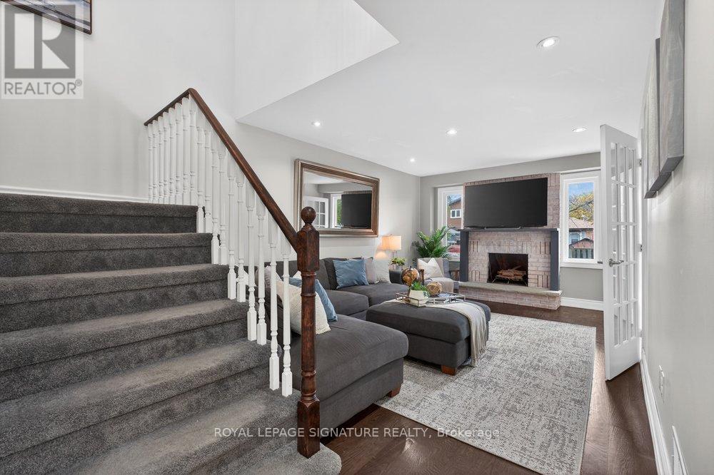 49 Rosebud Avenue, Brampton, Ontario  L6X 2W4 - Photo 3 - W13121744