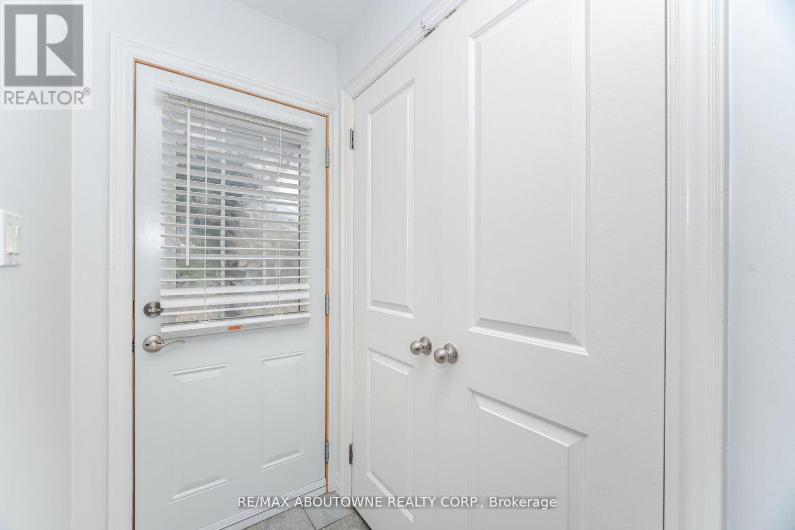 27 - 2779 Gananoque Drive, Mississauga, Ontario  L5N 2E4 - Photo 3 - W13121838