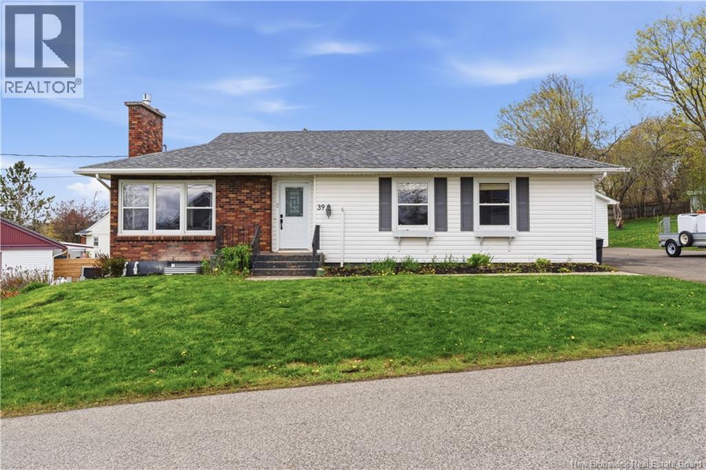 39 Hillside Crescent, Sussex, New Brunswick  E4E 1C4 - Photo 1 - NB139344
