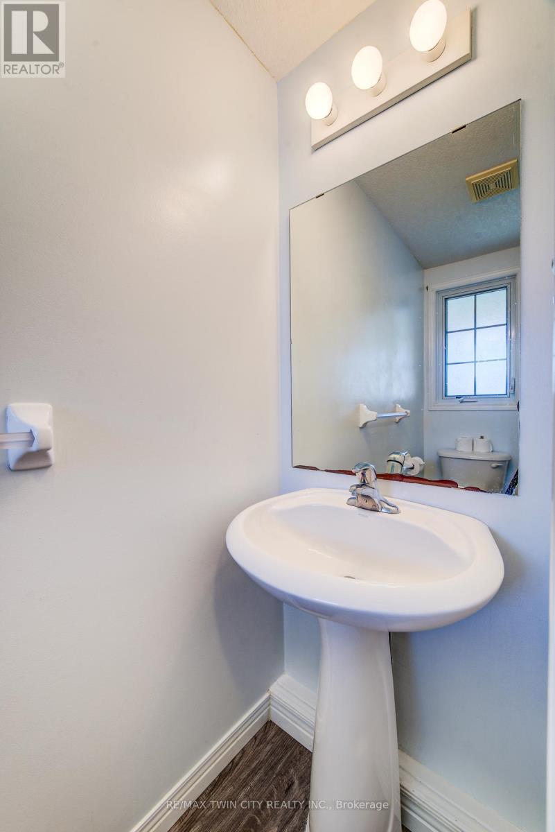 31 Red Clover Crescent, Kitchener, Ontario  N2E 4G8 - Photo 10 - X13121612