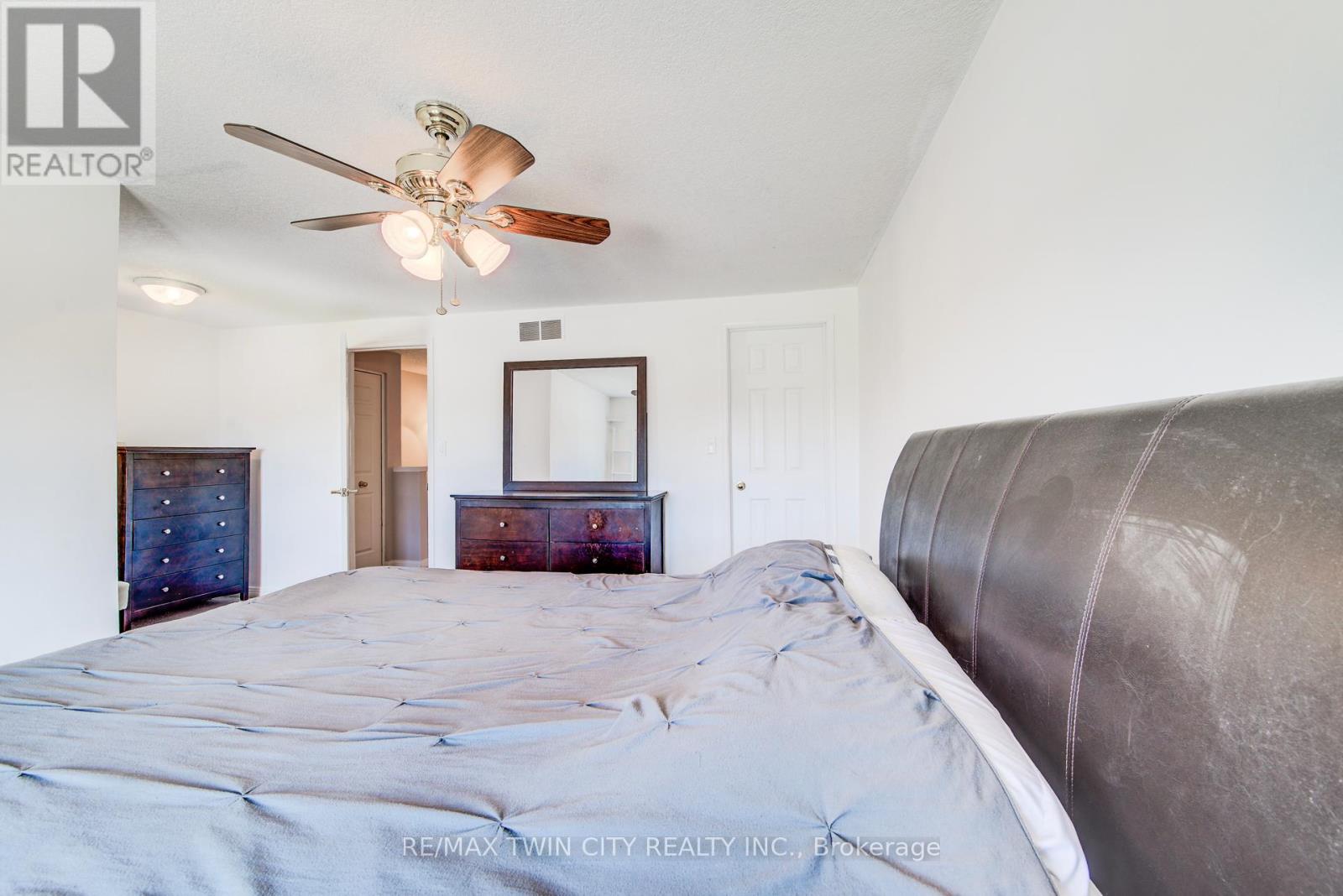 31 Red Clover Crescent, Kitchener, Ontario  N2E 4G8 - Photo 33 - X13121612