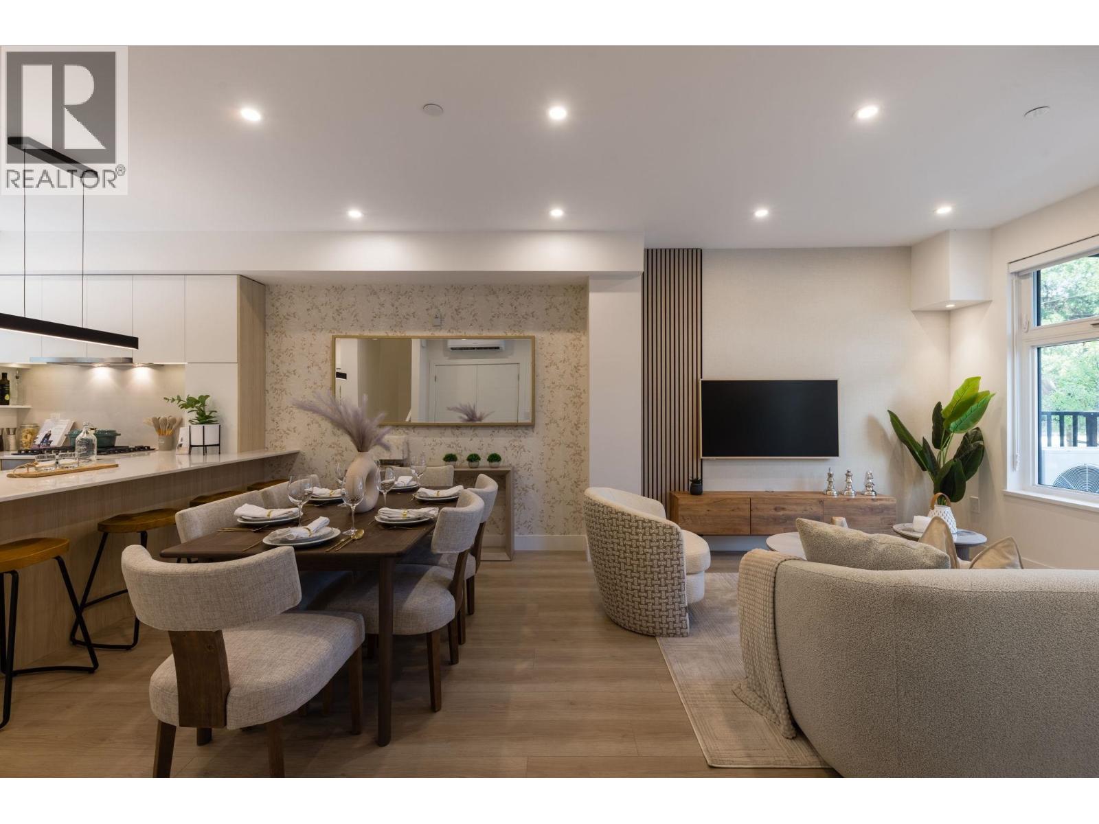 102 342 MOUNTAIN HIGHWAY, North Vancouver, British Columbia