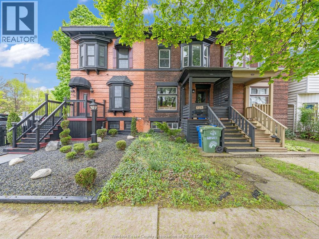 426 Bruce Avenue, Windsor, Ontario  N9A 4W7 - Photo 2 - 26010978
