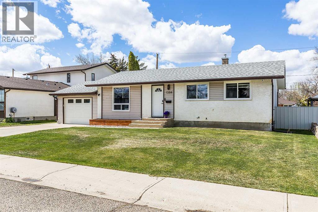 1384 10 Avenue Ne, Medicine Hat, Alberta  T1A 6G3 - Photo 3 - A2310283