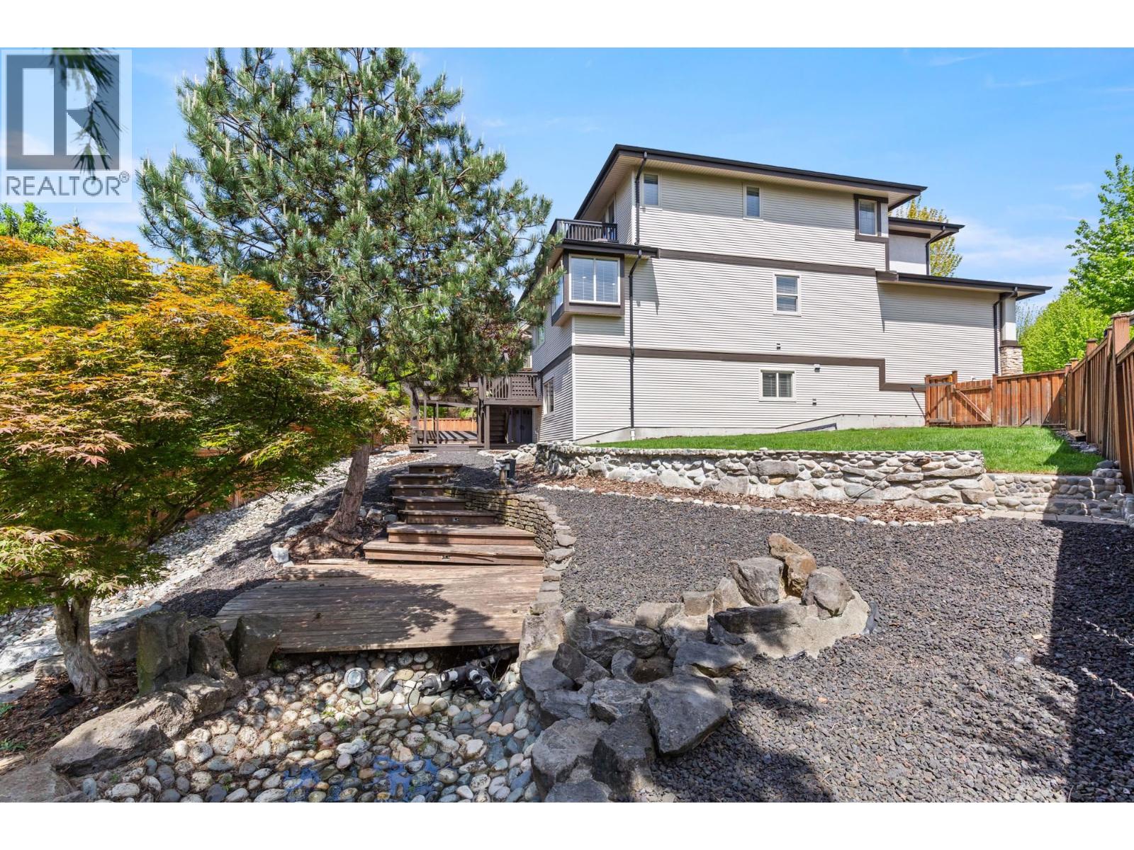 75 Maple Drive, Port Moody, British Columbia  V3H 0A7 - Photo 2 - R3122695