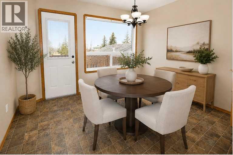 60 Vickers Close, Red Deer, Alberta  T4R 0E6 - Photo 5 - A2307326