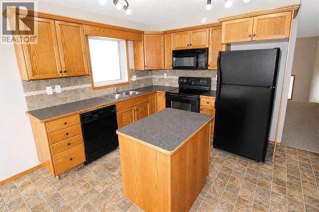 60 Vickers Close, Red Deer, Alberta  T4R 0E6 - Photo 2 - A2307326