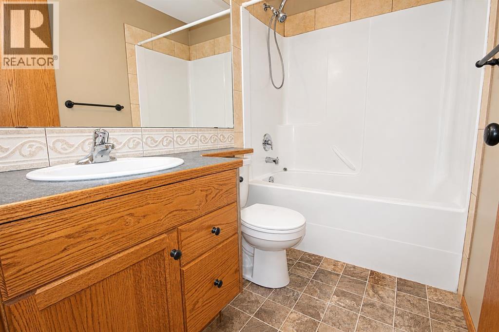 60 Vickers Close, Red Deer, Alberta  T4R 0E6 - Photo 22 - A2307326