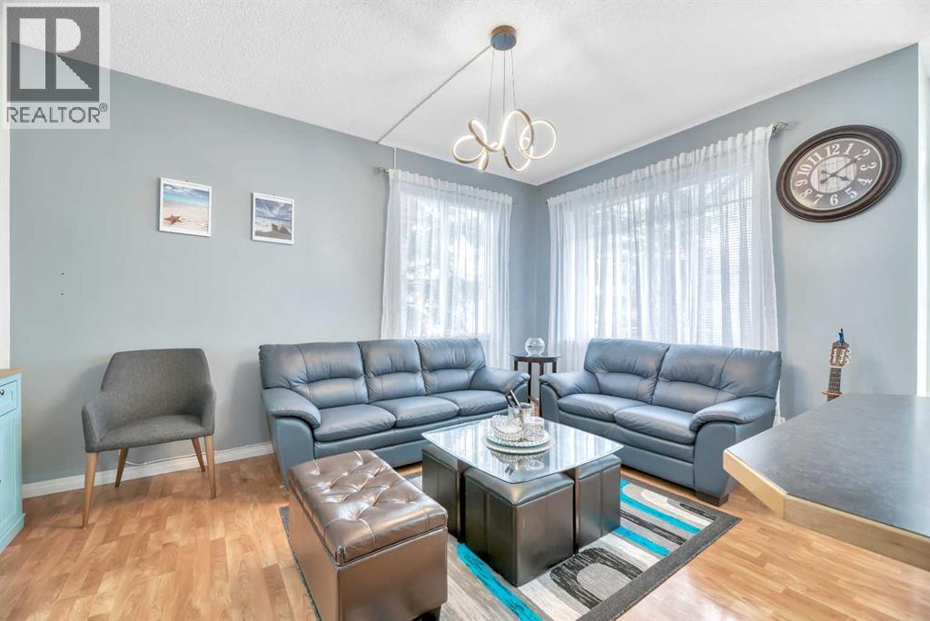 49 Everridge Gardens SW, Calgary, Alberta  t2y 0g8 - Photo 12 - A2305041