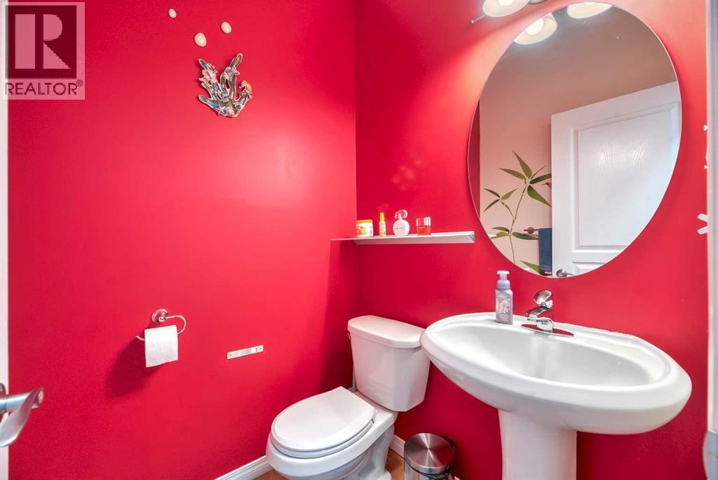 49 Everridge Gardens SW, Calgary, Alberta  t2y 0g8 - Photo 8 - A2305041