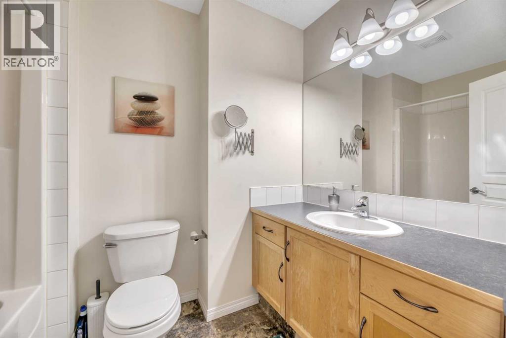 49 Everridge Gardens SW, Calgary, Alberta  t2y 0g8 - Photo 21 - A2305041