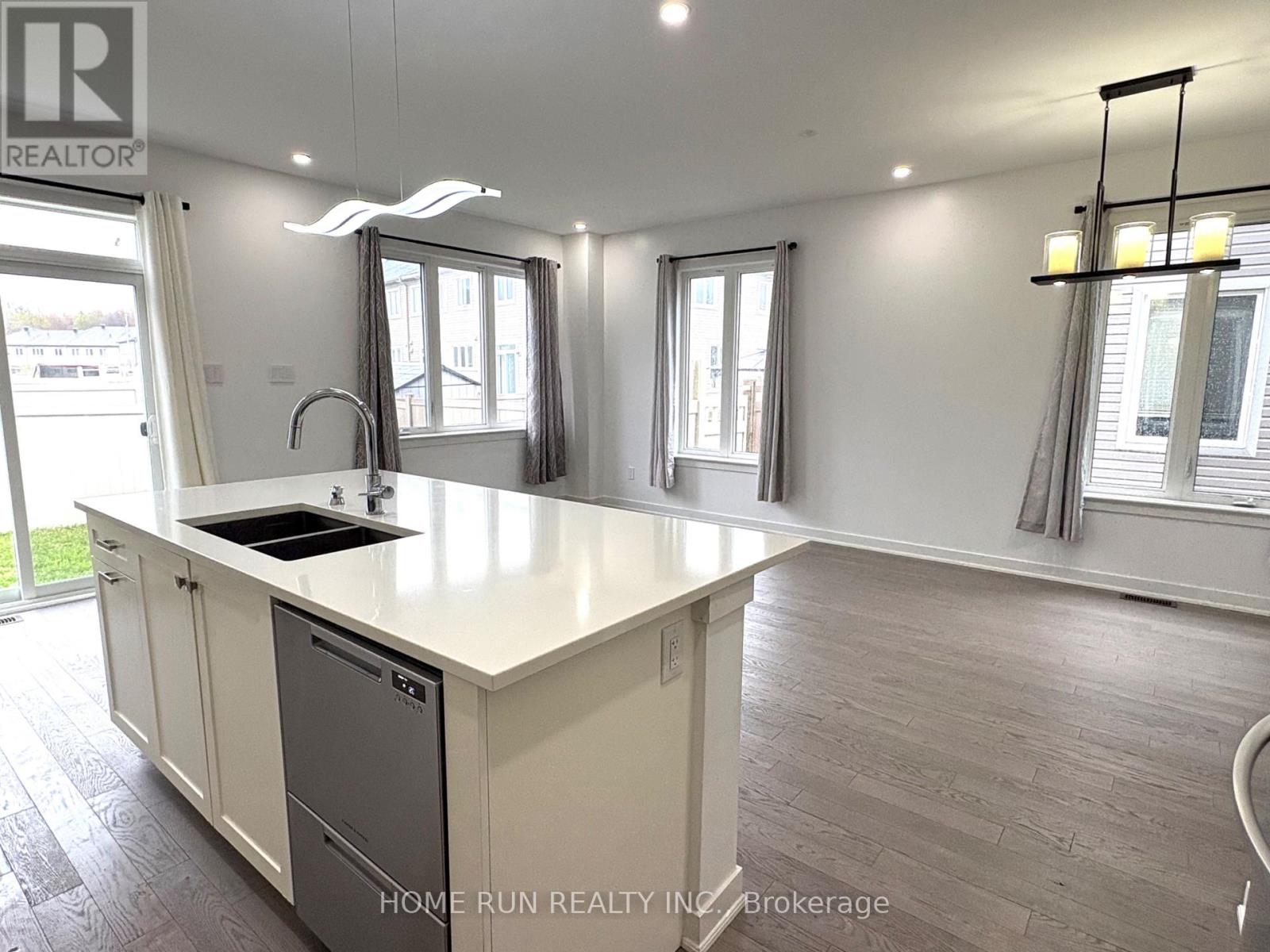 360 Melodie Street, Ottawa, Ontario  K1W 0L8 - Photo 6 - X13122168