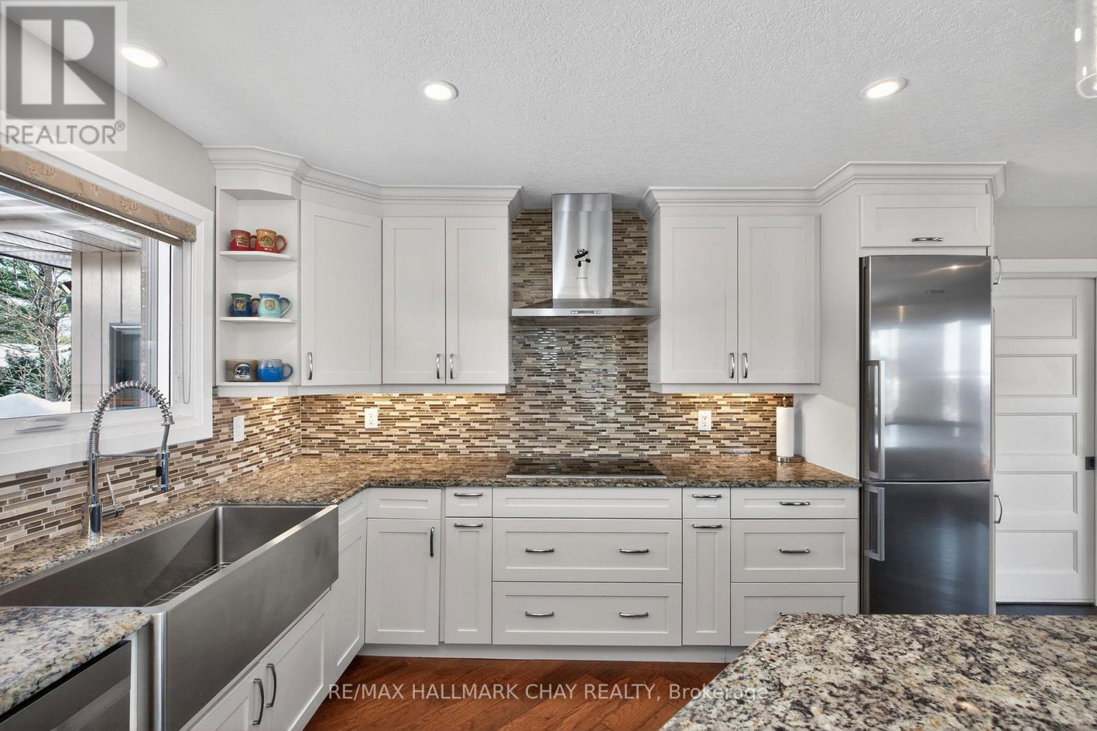 16 Highland Drive, Oro-Medonte, Ontario  L0L 2L0 - Photo 9 - S12870236